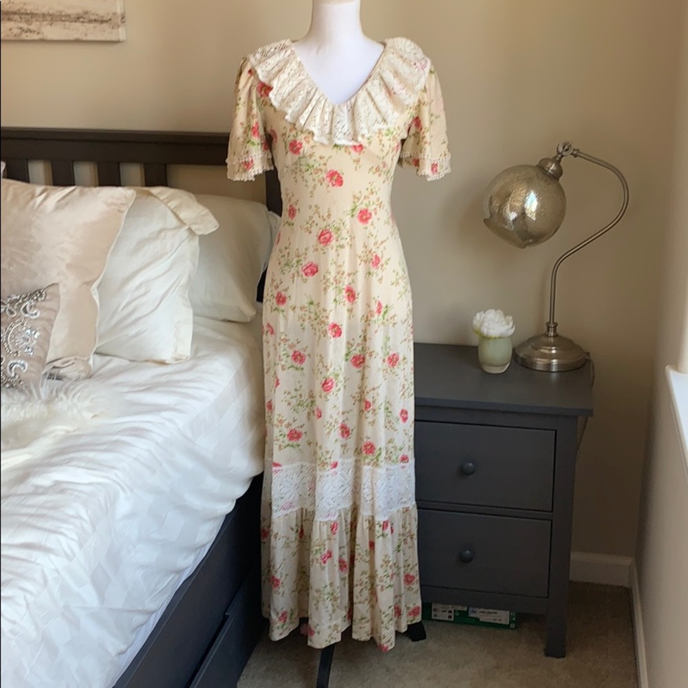 1970’s Vintage Floral Maxi Dress